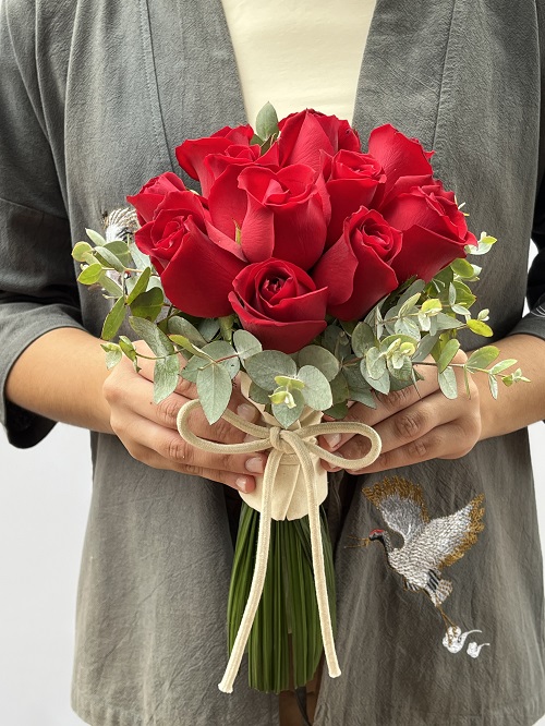 Shibuiya - Buquê de 12  Rosas Vermelhas