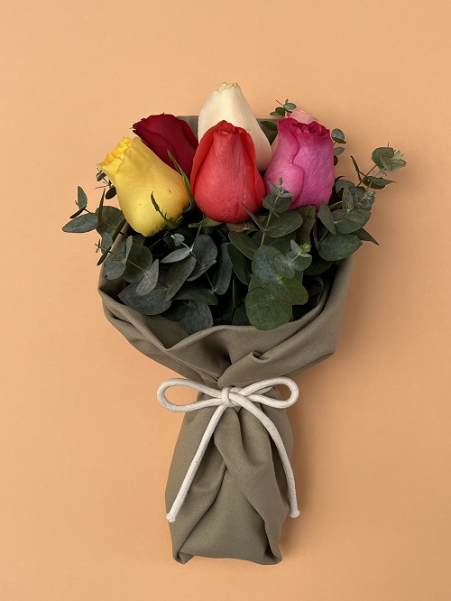 Mahō - Buquê de 07 Rosas Coloridas